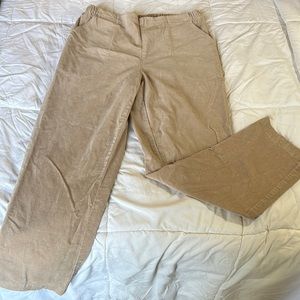 Croft & Barrow women’s size 14P Regular. Fine tan corduroy pull on pants-Pockets